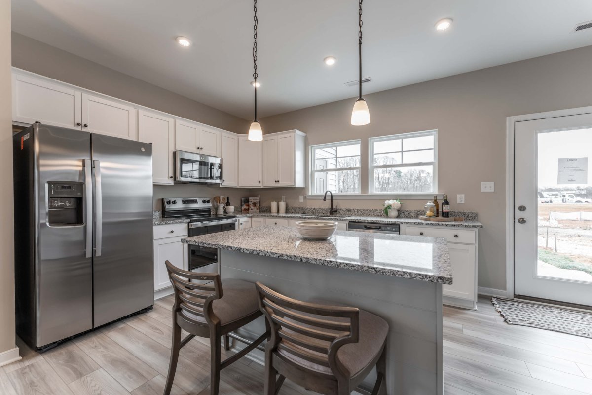 Kitchen by HHHunt Homes